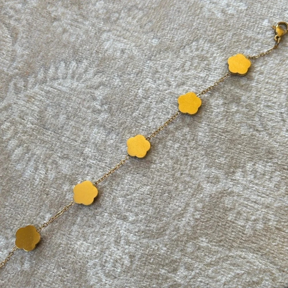 Brand New Gold Tone Green Clover Flower Chain Bracelet Lobster Clasp